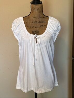Women’s White Tie-Front Scoop Neck Top